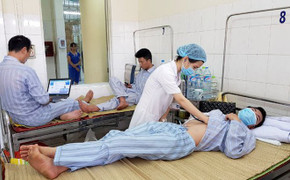 4 người chết, bệnh viện quá tải vì sốt xuất huyết: Bộ Y tế họp khẩn