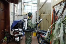 Cách tránh dị ứng cho trẻ khi phun thuốc diệt muỗi