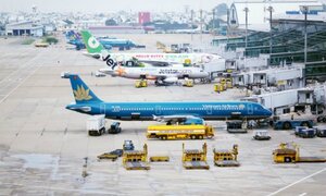 Việt Nam hoãn, lùi giờ nhiều chuyến bay đi Trung Quốc do bão Hato