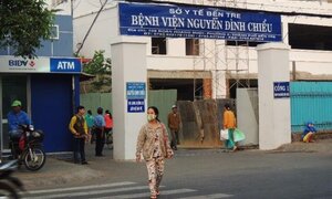 Bác sĩ bỏ quên gạc trong bụng bệnh nhân gần 6 năm trời