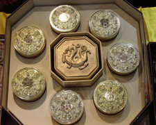 Ngắm bánh trung thu nhà giàu giá 14 triệu đồng