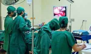 Cứu bệnh nhân say rượu bị thủng gan, rách túi mật
