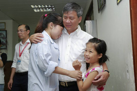 Cả bệnh viện khóc nghẹn tiễn Giáo sư Nguyễn Anh Trí về hưu: Chuyện thường sao lạ lùng giữa thời nay?