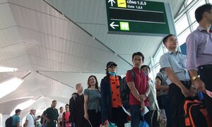 Các hãng hàng không đồng loạt tăng giá vé máy bay chóng mặt