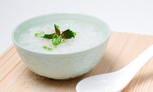 Ăn cháo loãng trước khi mổ đẻ, thai phụ suýt mất mạng