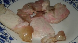 Tá hỏa thịt luộc để qua đêm chuyển màu hồng đáng sợ