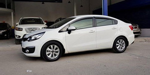 Ngịch cảnh ô tô cũ: Xe 500-600 triệu bán túc tắc, xe đắt 'vườn không nhà trống'