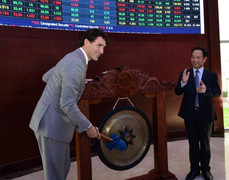 Thủ tướng Canada đánh cồng khai mạc phiên giao dịch HOSE