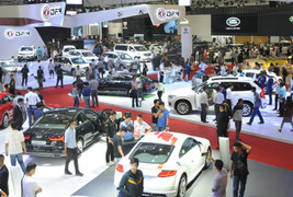 Ô tô nhập khẩu: Giảm số lượng, giá tăng gần 200 triệu đồng