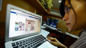 Bộ Tài chính muốn kiểm soát thuế Facebook, Google qua Napas