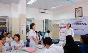 Trẻ bị đe doạ tính mạng do thói quen dùng kháng sinh của cha mẹ