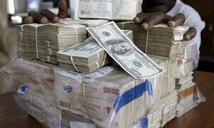 Siêu lạm phát tại Zimbabwe: Tiền ảo Bitcoin lên kỷ lục 13.000 USD