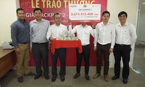 Chủ nhân giải Vietlott đặc biệt nhận luôn tiền mặt 3,6 tỷ đồng