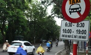 Đề xuất cấm xe ô tô cá nhân, cho phép taxi vào các tuyến phố giờ cao điểm