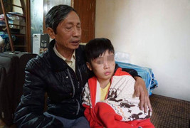 Khởi tố, bắt giam ông bố bạo hành dã man con trai 10 tuổi ở Hà Nội