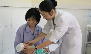 Bị ong đốt khi mang bầu, sản phụ sốc phản vệ suýt chết