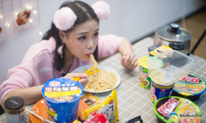 Xuất hiện nữ sinh xinh đẹp có thể 'ăn cả thế giới'