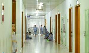 Sau sinh, mẹ trầm cảm, bỏ chăm con vì nghiện Facebook