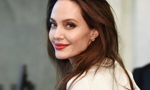 Người bị ung thư vú như Angelina Joilie có thuốc điều trị tận gốc, không phải cắt bỏ ngực