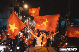 U23 Việt Nam đại thắng, doanh nhân 9X cầu hôn bạn gái, 'săn' cặp song sinh Quang Hải - Tiến Dũng