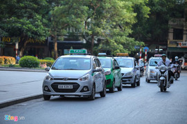 Taxi hét giá 150.000 đồng cho 3 km, shipper 'chảnh' không nhận khách
