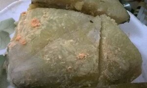 Bánh chưng cắt phần mốc còn ăn được không?