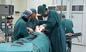 Ca bắt con hiếm gặp cứu thai phụ vỡ tử cung, rau cài răng lược