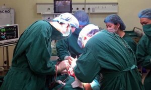 Nối xương để cứu cánh tay cho thiếu nữ 16 tuổi ung thư
