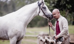 Con người liệu có thể nhịn ăn 49 ngày như ông Đặng Lê Nguyên Vũ?