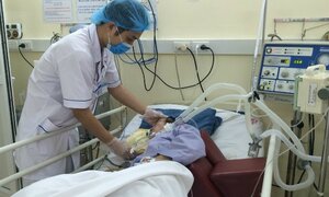 Hôn mê sâu do nốt mụn nhỏ ở mông