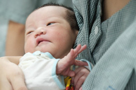 Sản phụ nghèo một mình vượt cạn, hủy ý định cho con vào phút cuối