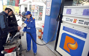 Bộ Tài chính đòi tăng thuế xăng dầu, chuyên gia kêu sửa Nghị định 83
