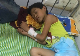 Uống hết hơn một lít rượu, bé trai 11 tuổi hôn mê sâu