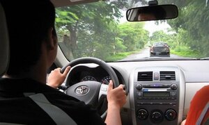 Ngồi trong ô tô phơi nắng thường xuyên có thể làm tăng nguy cơ ung thư