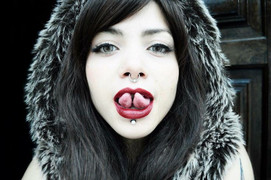 Chẻ lưỡi - xu hướng kỳ dị, dễ biến chứng và gặp hàng loạt hậu họa khủng khiếp