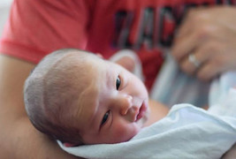 Trường hợp hy hữu, trẻ sơ sinh bị nhiễm HIV từ cha đẻ?