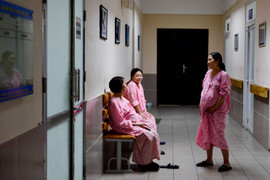 Hành trình vượt cạn thiêng liêng của phụ nữ