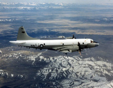 Chiến cơ Trung Quốc áp sát máy bay Mỹ trên biển Hoa Đông