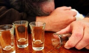 Bộ Y tế bày cách phòng ngừa ngộ độc rượu trong dịp Tết