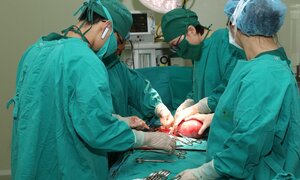 Người phụ nữ 50 tuổi mang khối u quái to như bầu 8 tháng