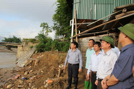 Doanh nhân Thanh Hóa trao hơn 1.000 suất quà cho người dân vùng lũ