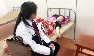 Hải Phòng: Khói bụi từ lò luyện thép Việt Nhật, hàng chục giáo viên, học sinh phải cấp cứu