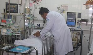 Bé gái 14 tuổi chết thảm do dùng thuốc diệt cỏ