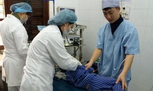 Nuốt móc chìa khóa, bé trai 4 tuổi phải nhập viện nguy kịch