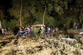 Xe khách lao xuống vực ở Lào Cai: Tất cả nạn nhân đều là người một nhà