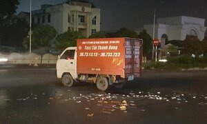 Phóng xe máy tốc độ cao lao vào xe tải, nam thanh niên chết tại chỗ