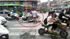 Truy tìm đôi nam nữ tông chết cụ ông đang dừng đèn đỏ rồi bỏ chạy