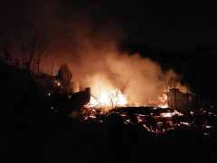 3 nhà xưởng ở Hà Nội bốc cháy dữ dội trong ngày cúng ông Công, ông Táo