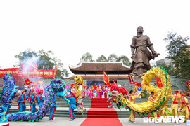 Hàng ngàn người dự lễ hội Gò Đống Đa