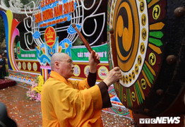 Hàng vạn người dự lễ khai hội Chùa Hương năm 2018